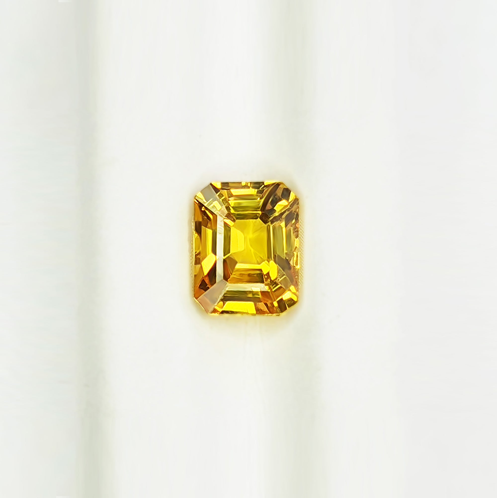 Yellow Sapphire Emerald 2.17CT M071