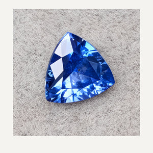G766 BLUE SAPPHIRE TRILLION 1.395CT - 03-G766-GRAY-TRAY-CLEAN-v2