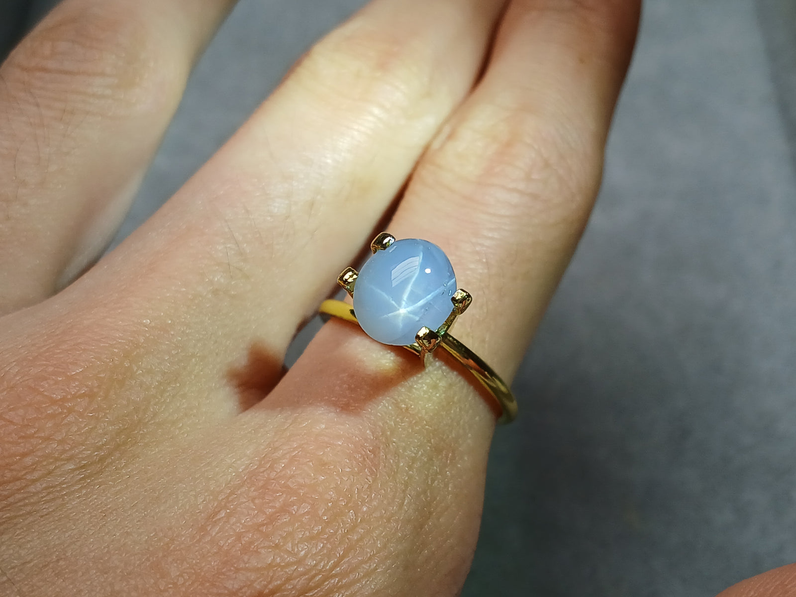 G729	LIGHT BLUE STAR SAPPHIRE 3.85CT