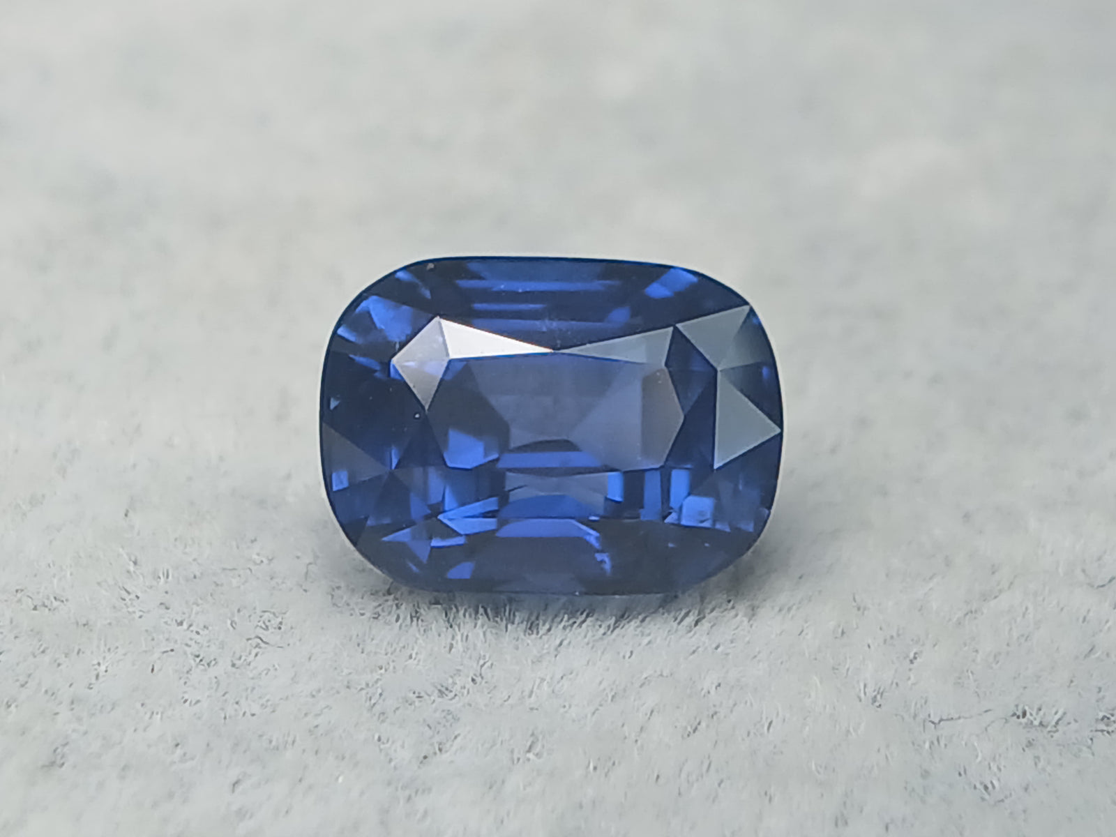 G235	PEACOCK BLUE SAPPHIRE LONG CUSH 6.99CT