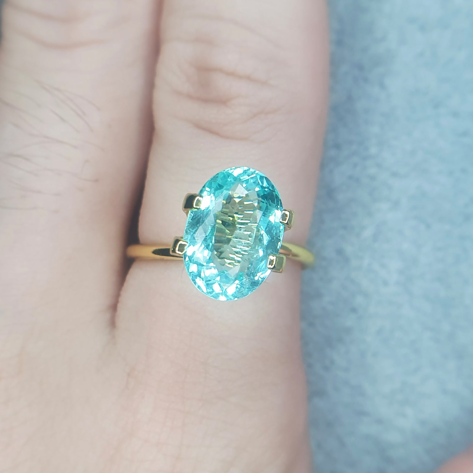 G148 PARAIBA TOURMALINE OVAL 3.7CT