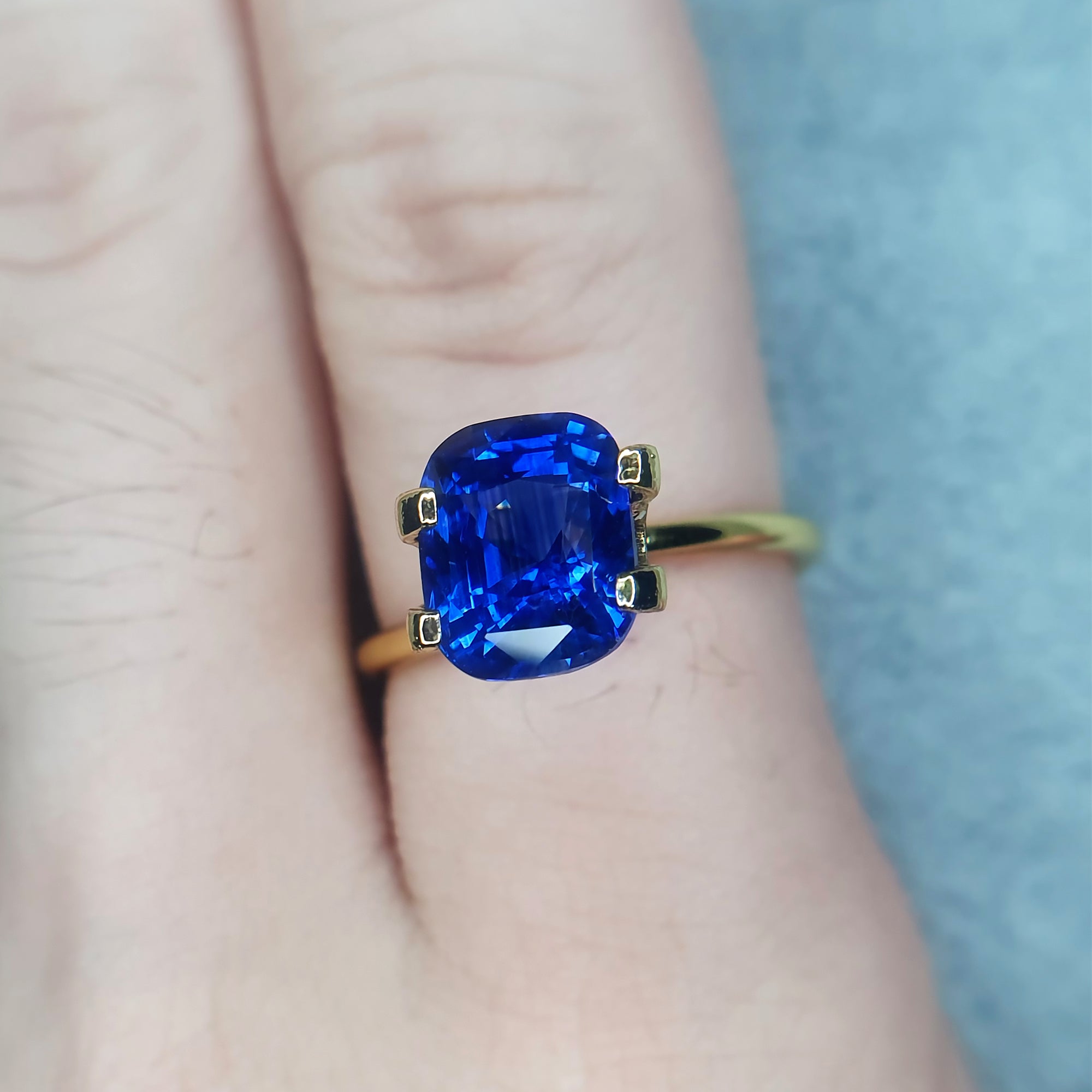 Peacock Blue Sapphire Cushion 3.67CT G153