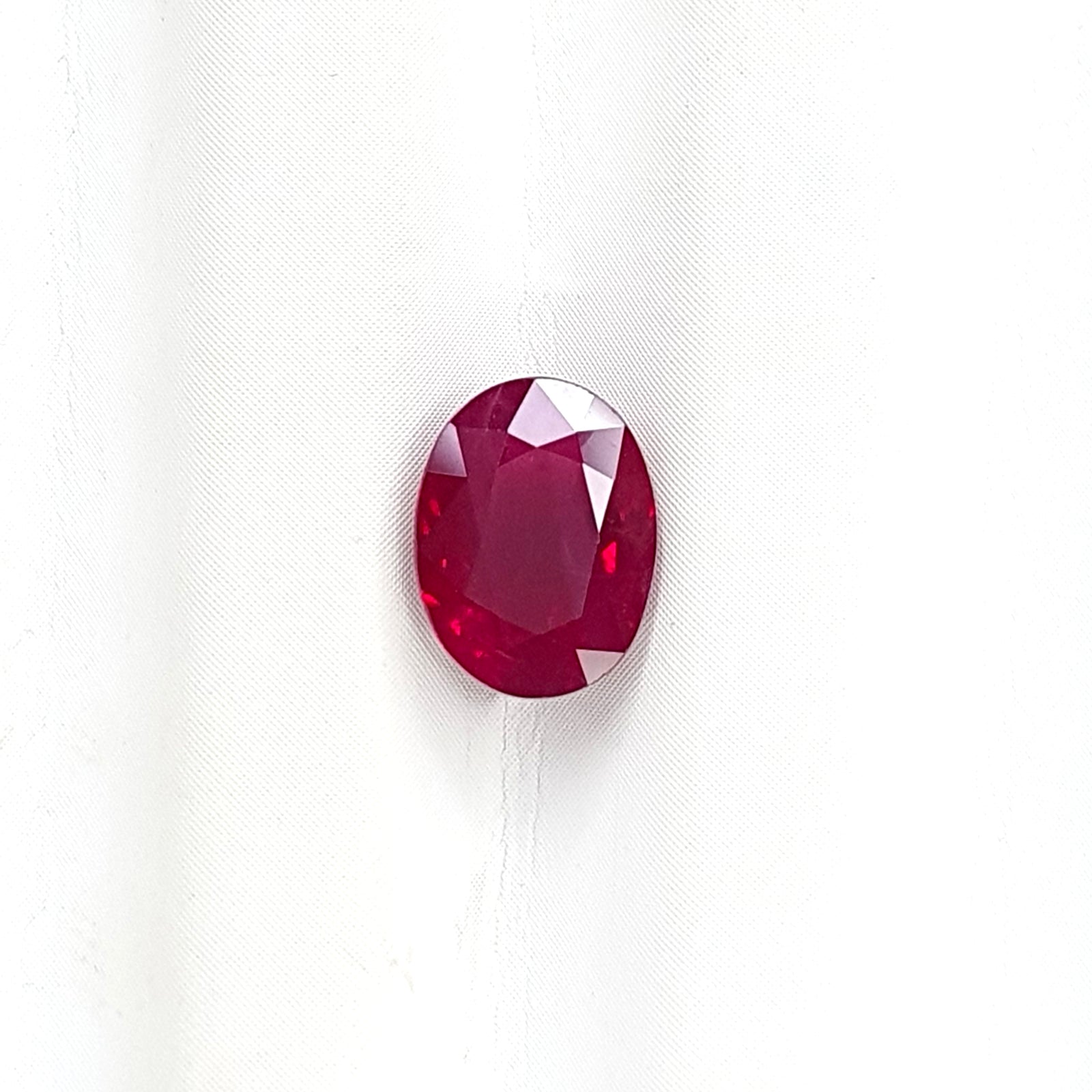 Burmese Ruby Pigeon Blood Red Oval 2.02CT G172