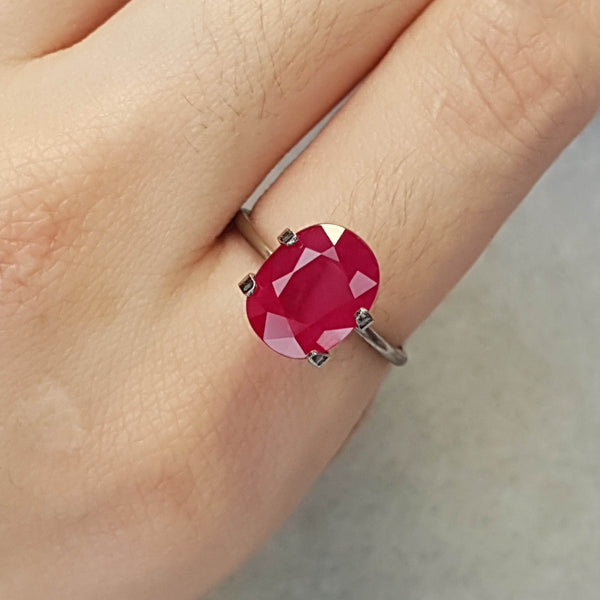 G742 RUBY LONG OVAL 4.38CT - Autium Jewels
