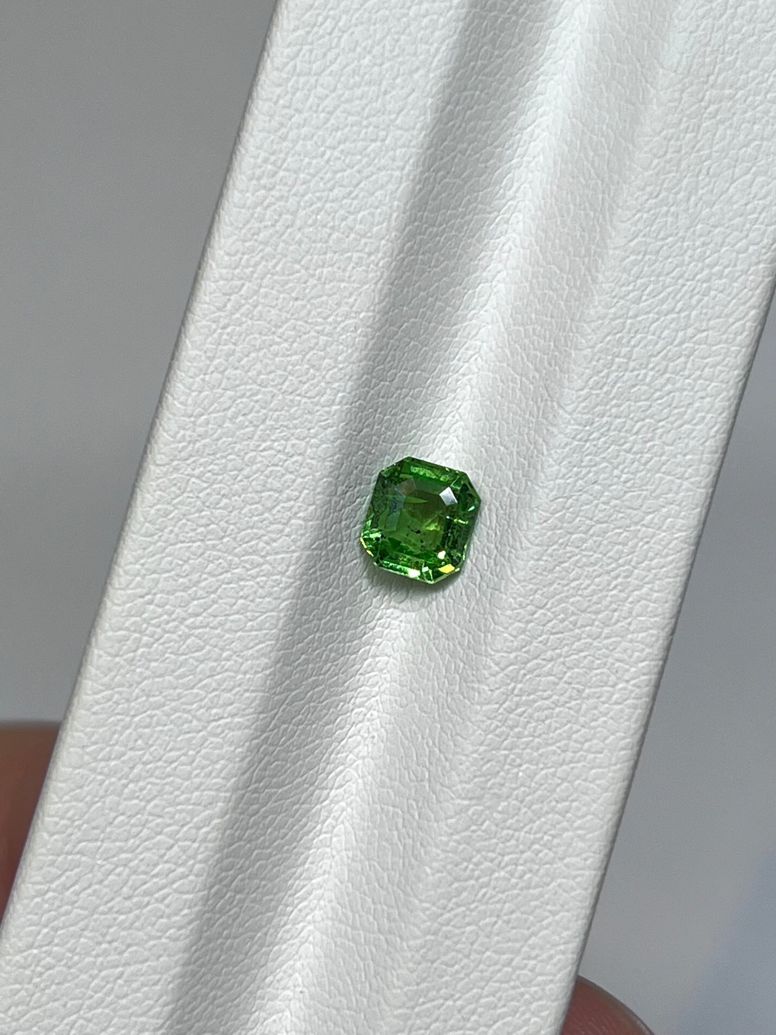 G311	TSAVORITE OCTAGONAL 1.12CT