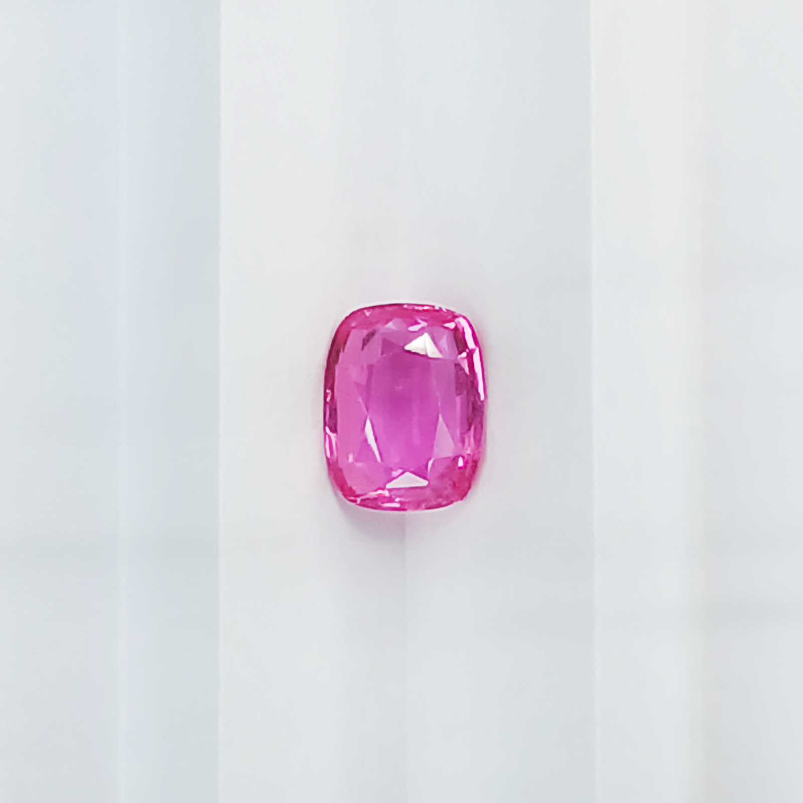 M297	PINK SAPPHIRE LONG CUSHION 4.05CT