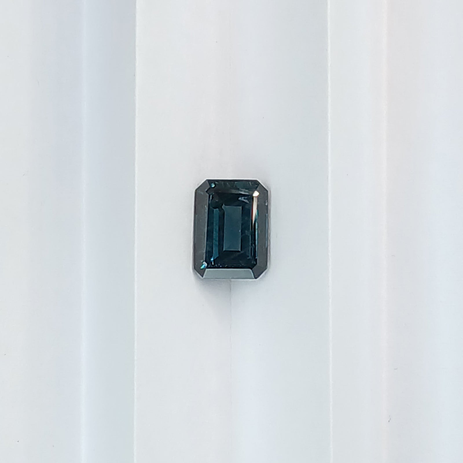 G146 	TEAL SAPPHIRE EMER 2.7CT
