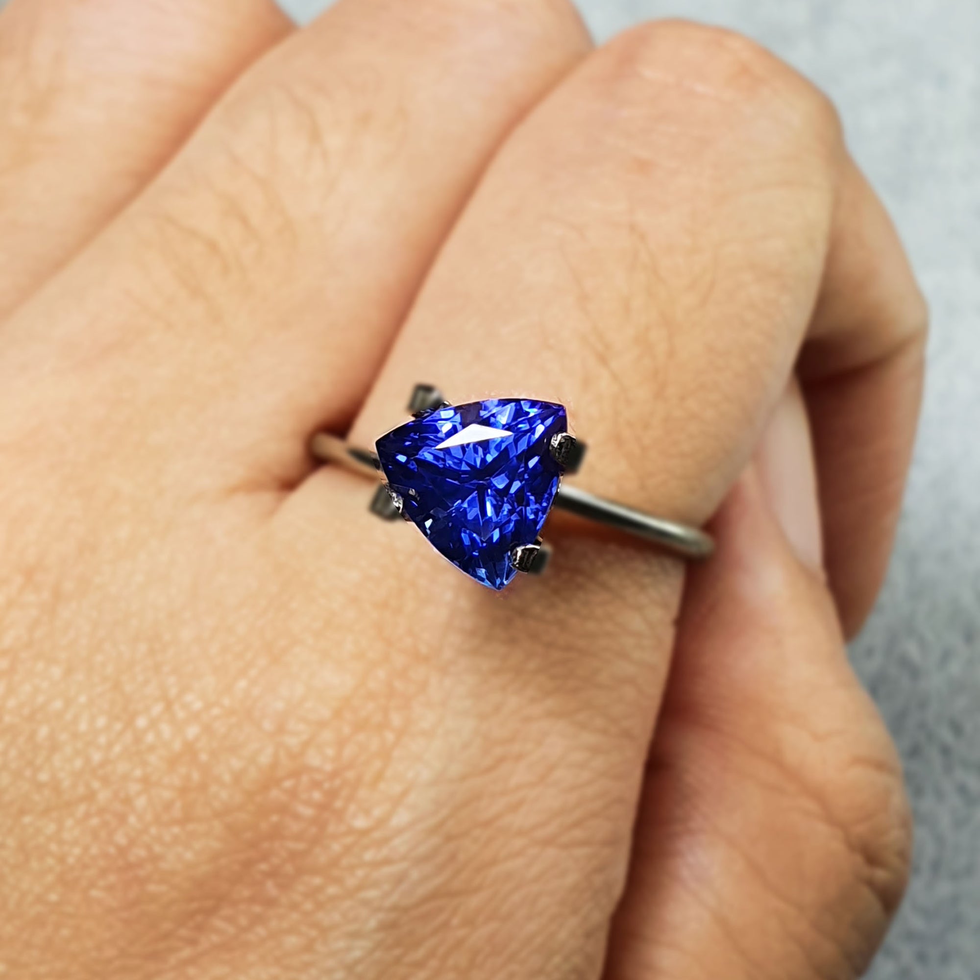 Tanzanite Trillion Cut 2.1CT G218