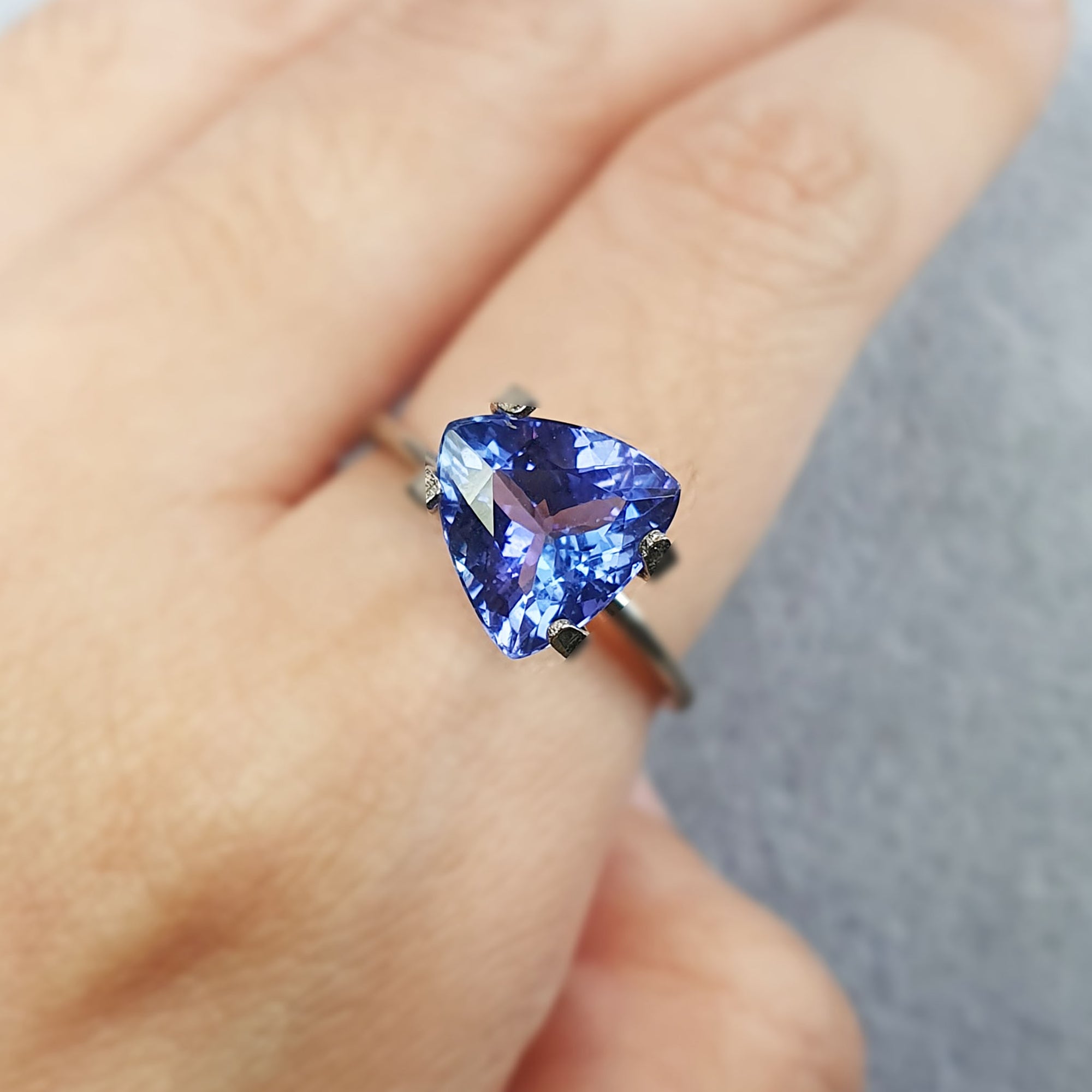 Tanzanite Trillion Cut 2.5CT G219