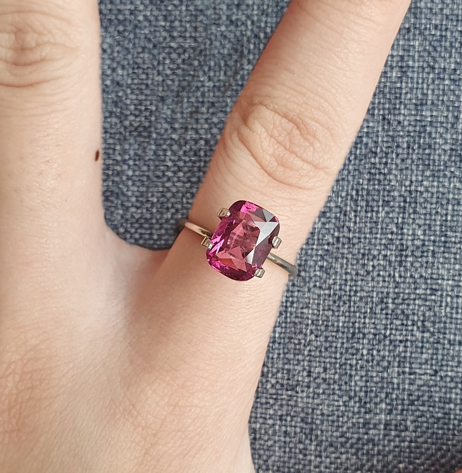 Pink Spinel Long Cushion 4.05CT G024