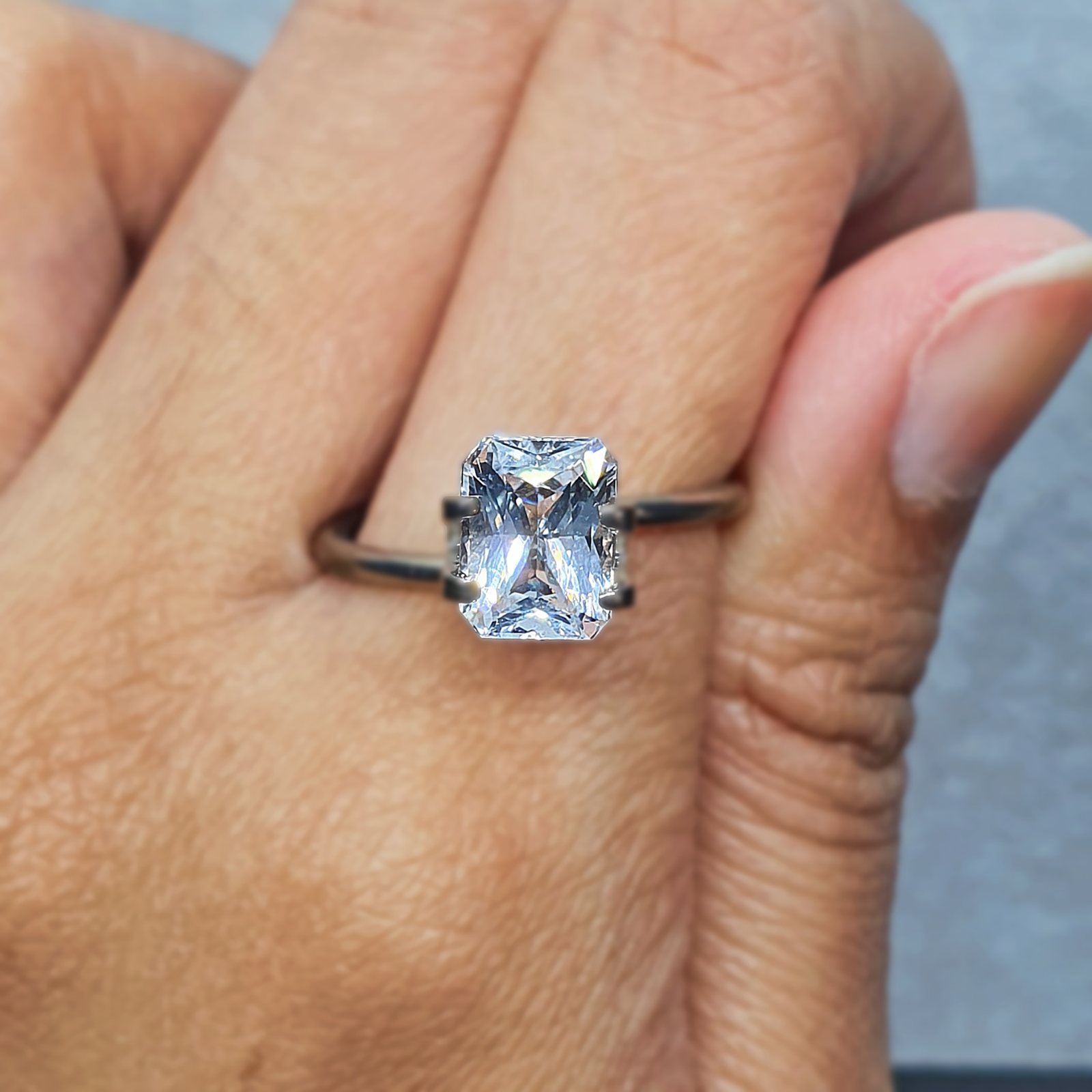 White Sapphire Emerald Brilliant Cut 2.07CT G061