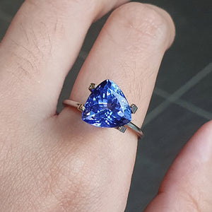 TANZANITE TRILLION  3.28 CT G094