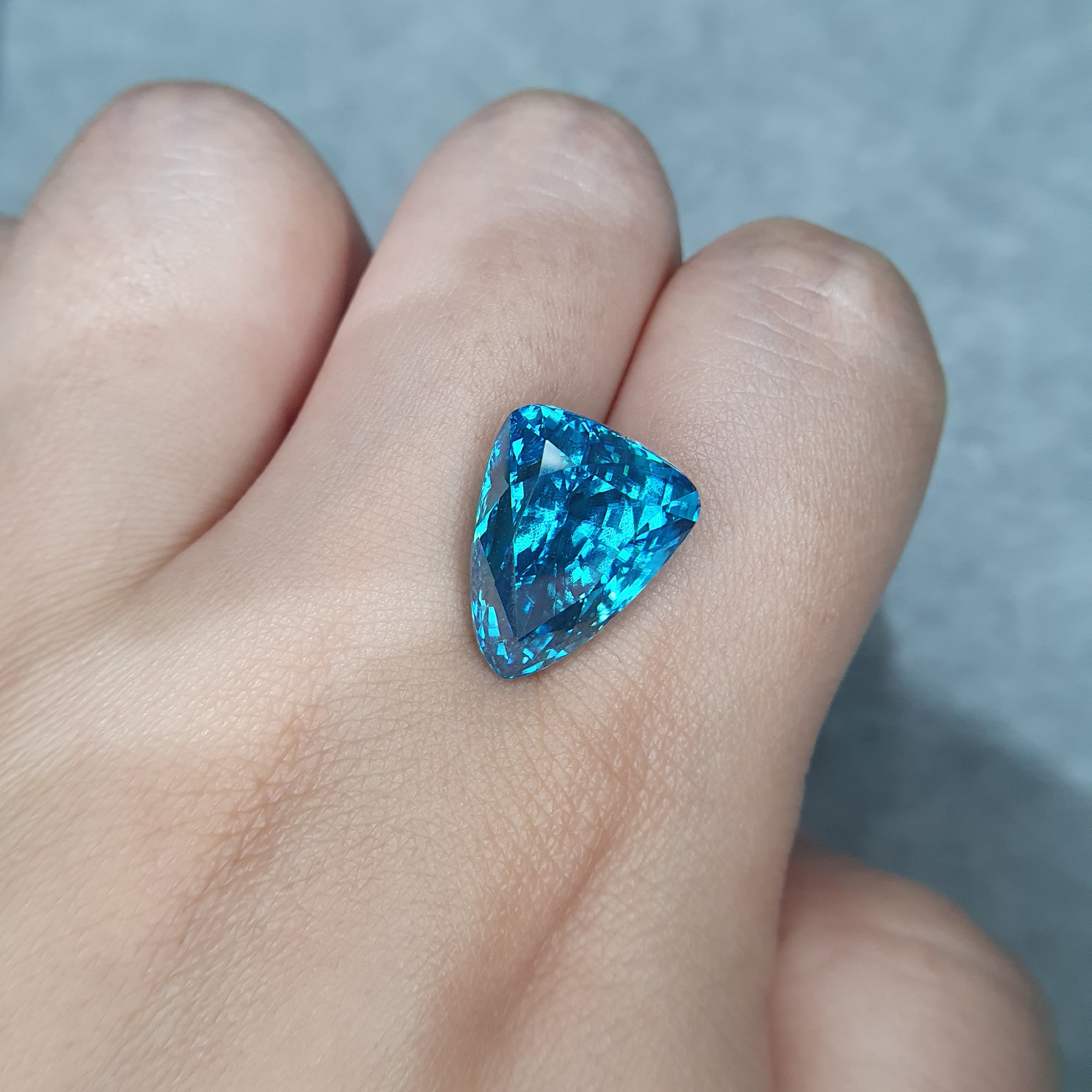 Blue Zircon Trillion 21.66CT G127