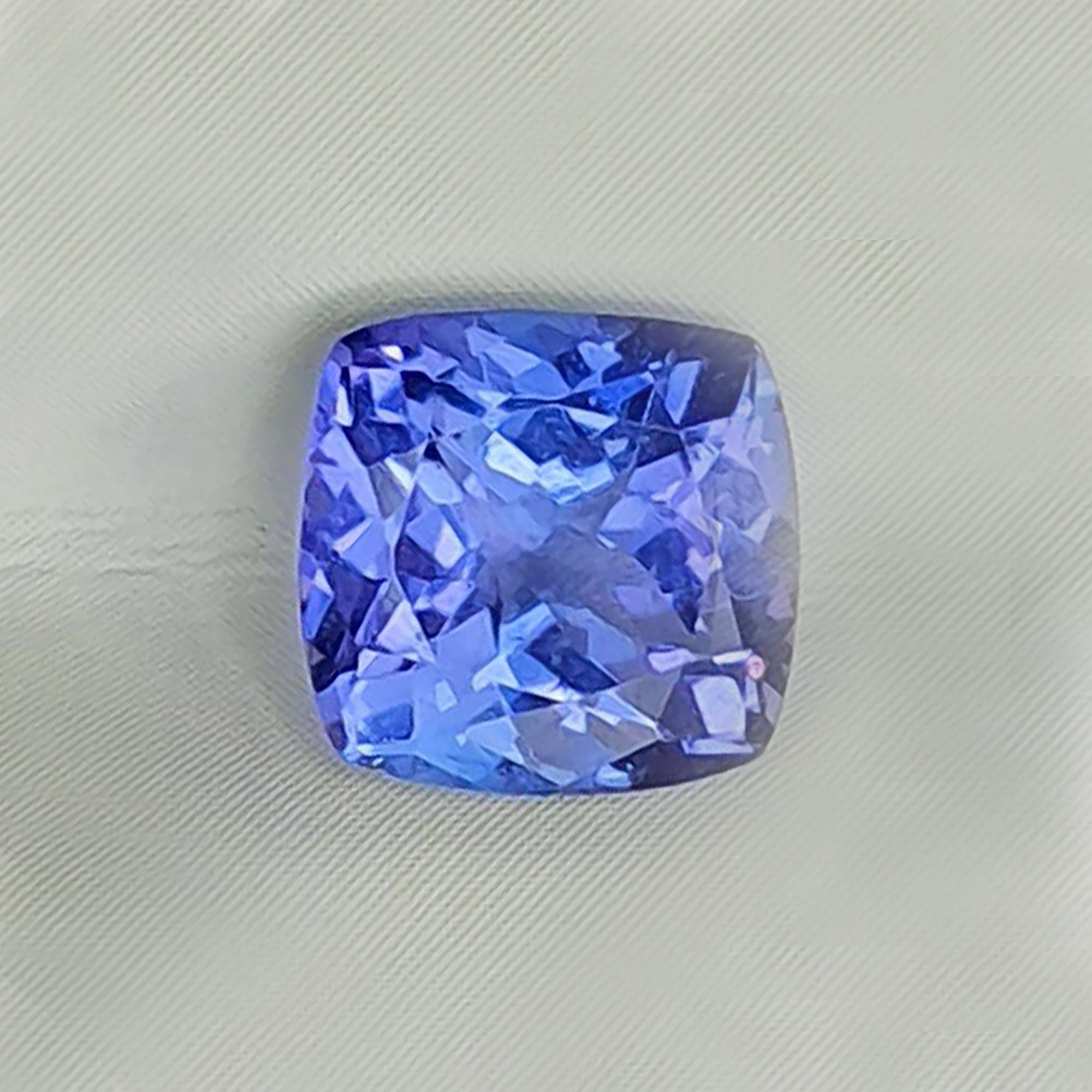 TANZANITE CUSH  1.5CT G182-1