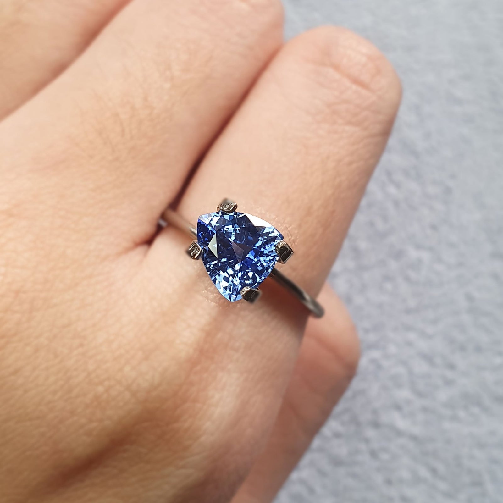 Blue Sapphire Trillion 1.8CT G222