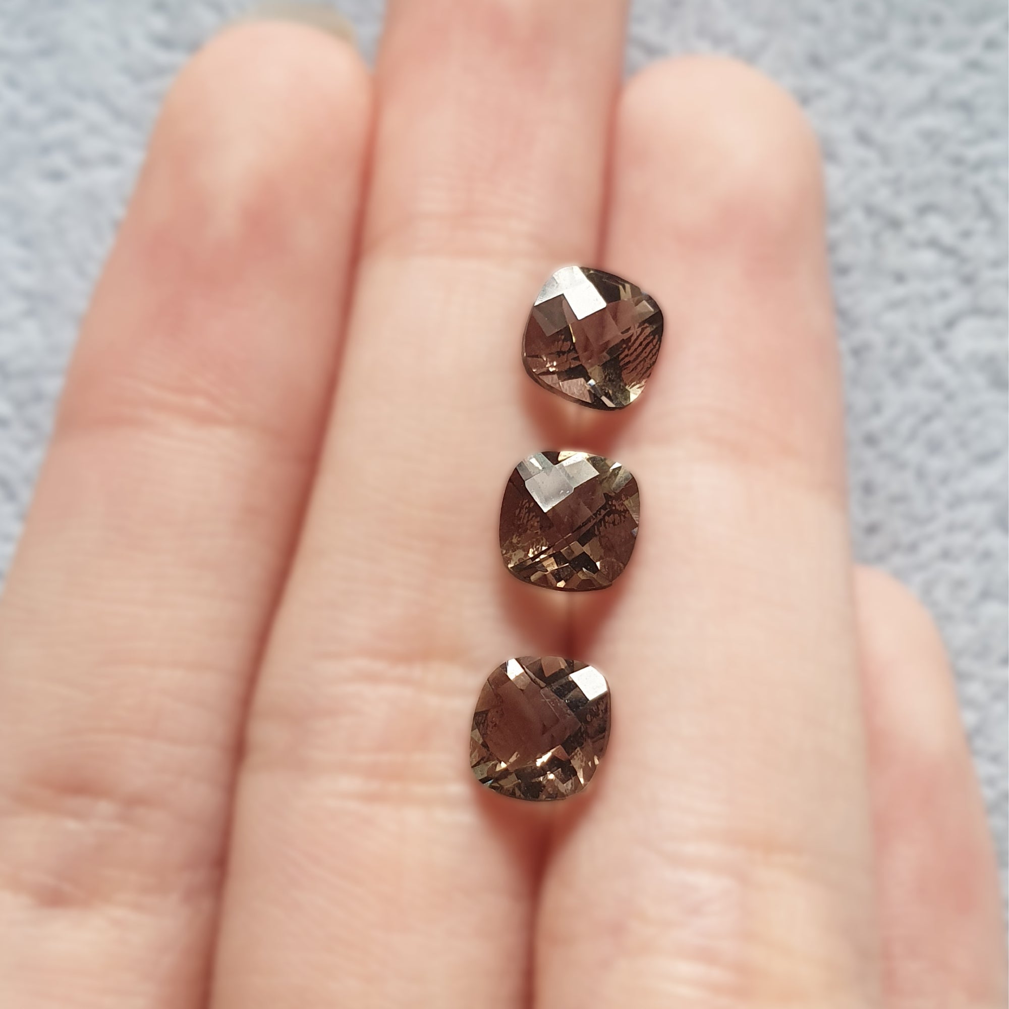 Smoky Quartz Checkered Cush 6 MM G252