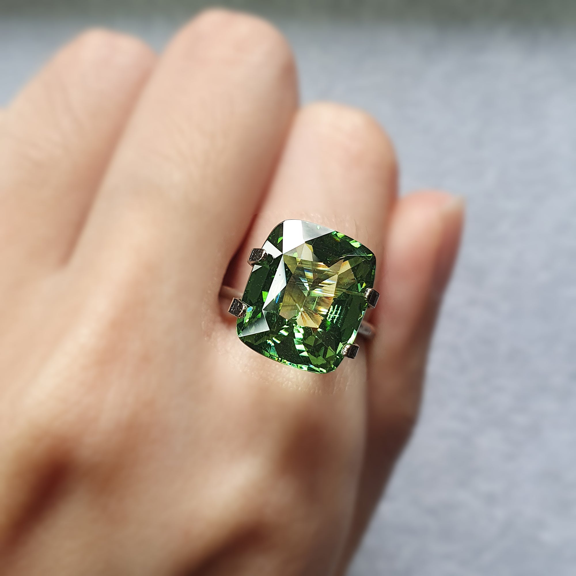 Green Zircon Long Cush 6.24CT G358