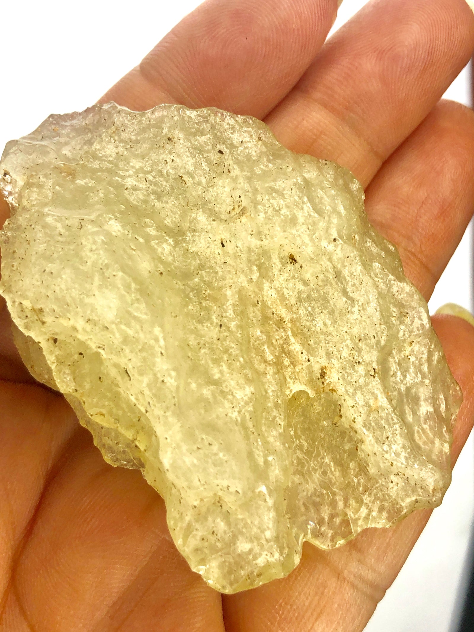 17 IENOS  LIBYAN DESERT GLASS GOLD TEKTITE G593
