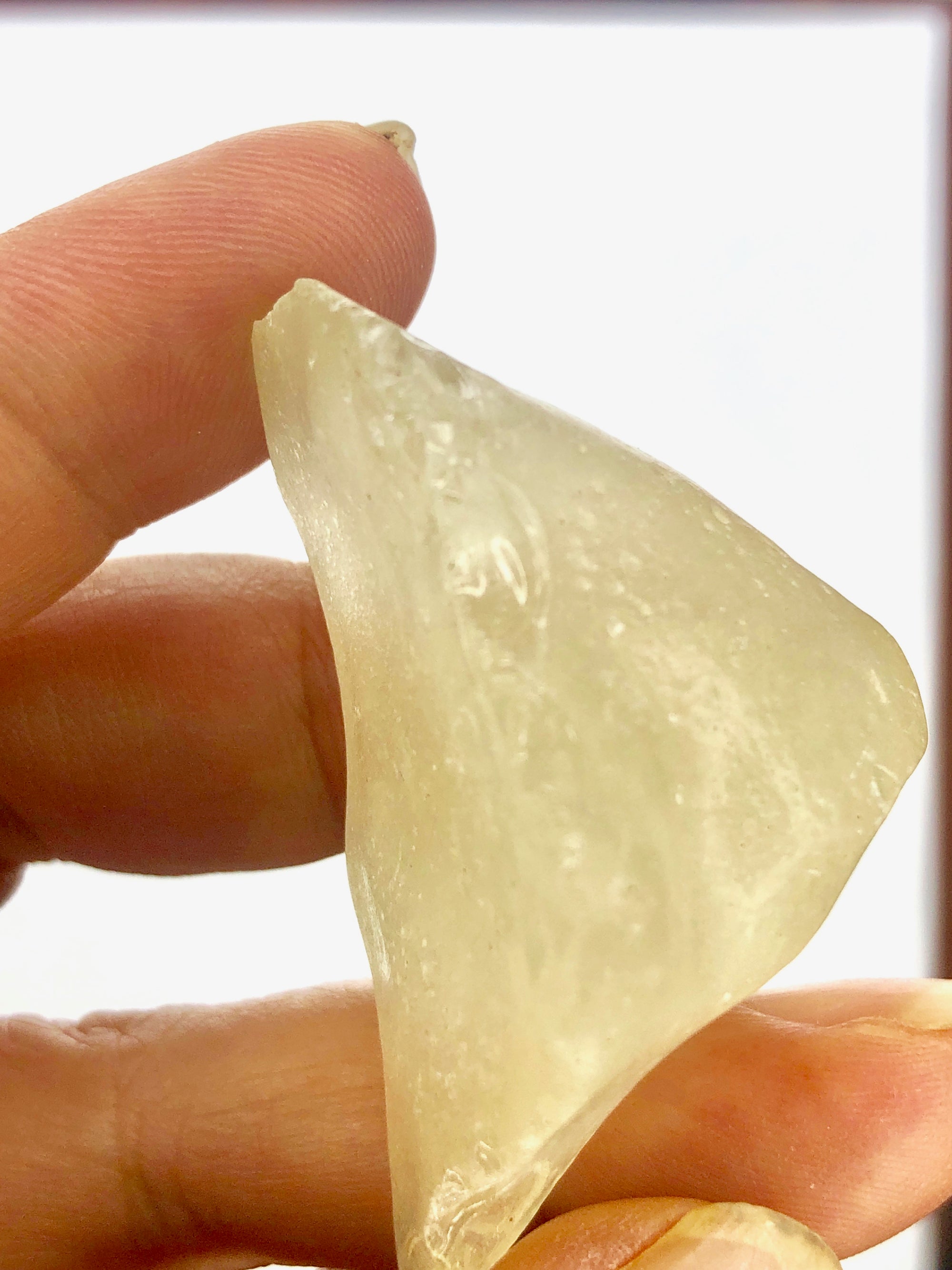 20 MENI  LIBYAN DESERT GLASS GOLD TEKTITE G596