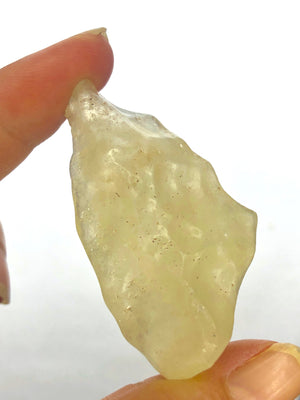 21 PLEEN LIBYAN DESERT GLASS GOLD TEKTITE G597