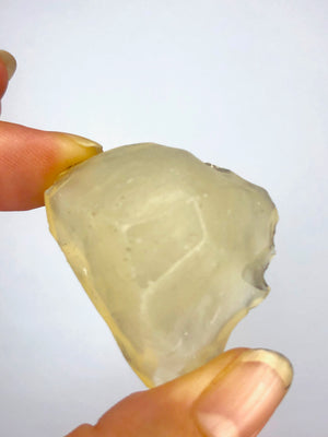 30 ONNZ LIBYAN DESERT GLASS GOLD TEKTITE G606