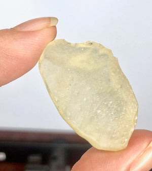 34  LIBYAN DESERT GLASS GOLD TEKTITE G610