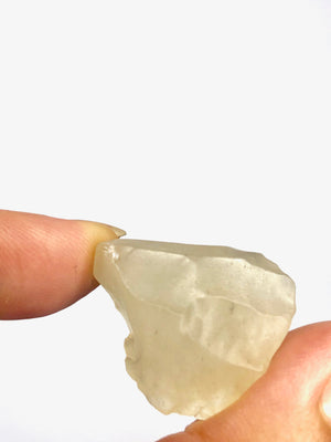 37 LIBYAN DESERT GLASS GOLD TEKTITE G613