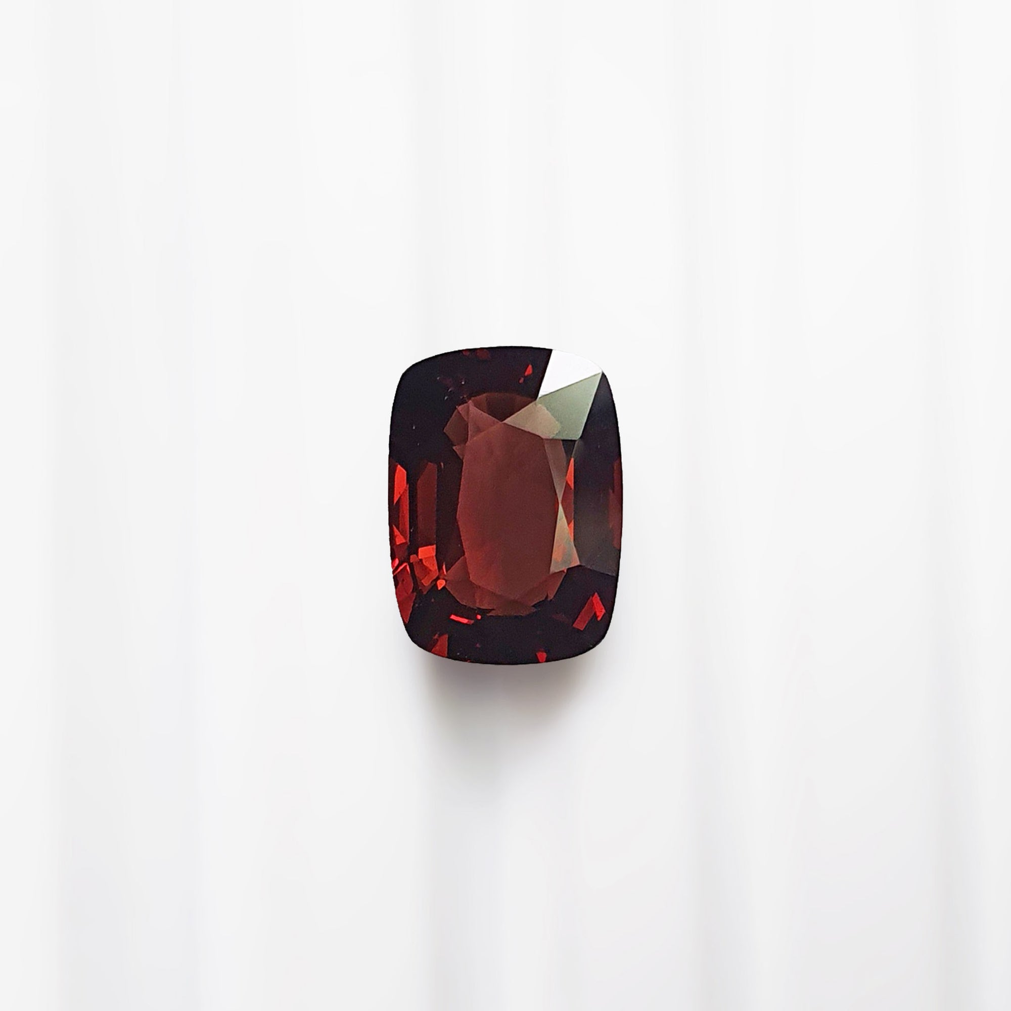 Red Spinel Long Cushion 2.5CT M006