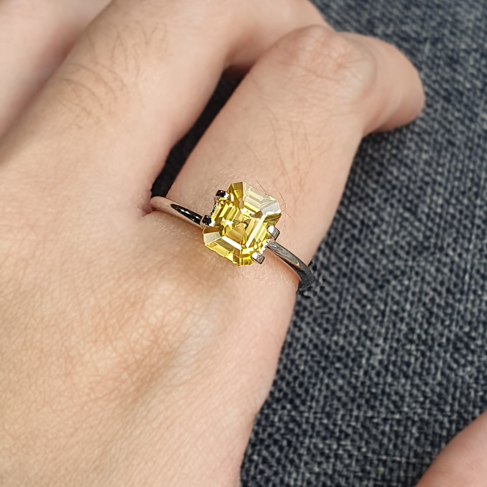 Yellow Sapphire Emerald 2.17CT M071