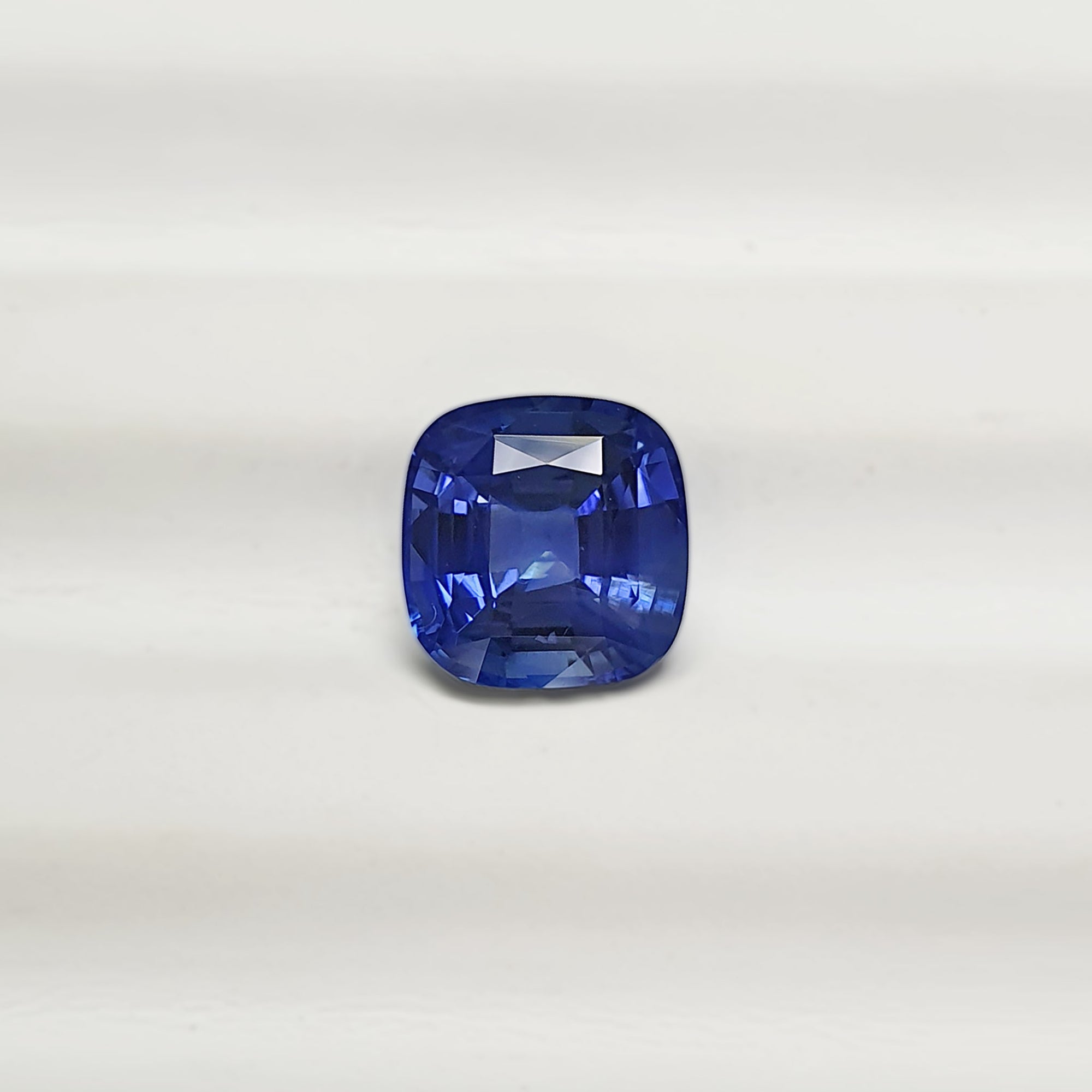 Vivid Blue Sapphire Cushion 3.27CT M550