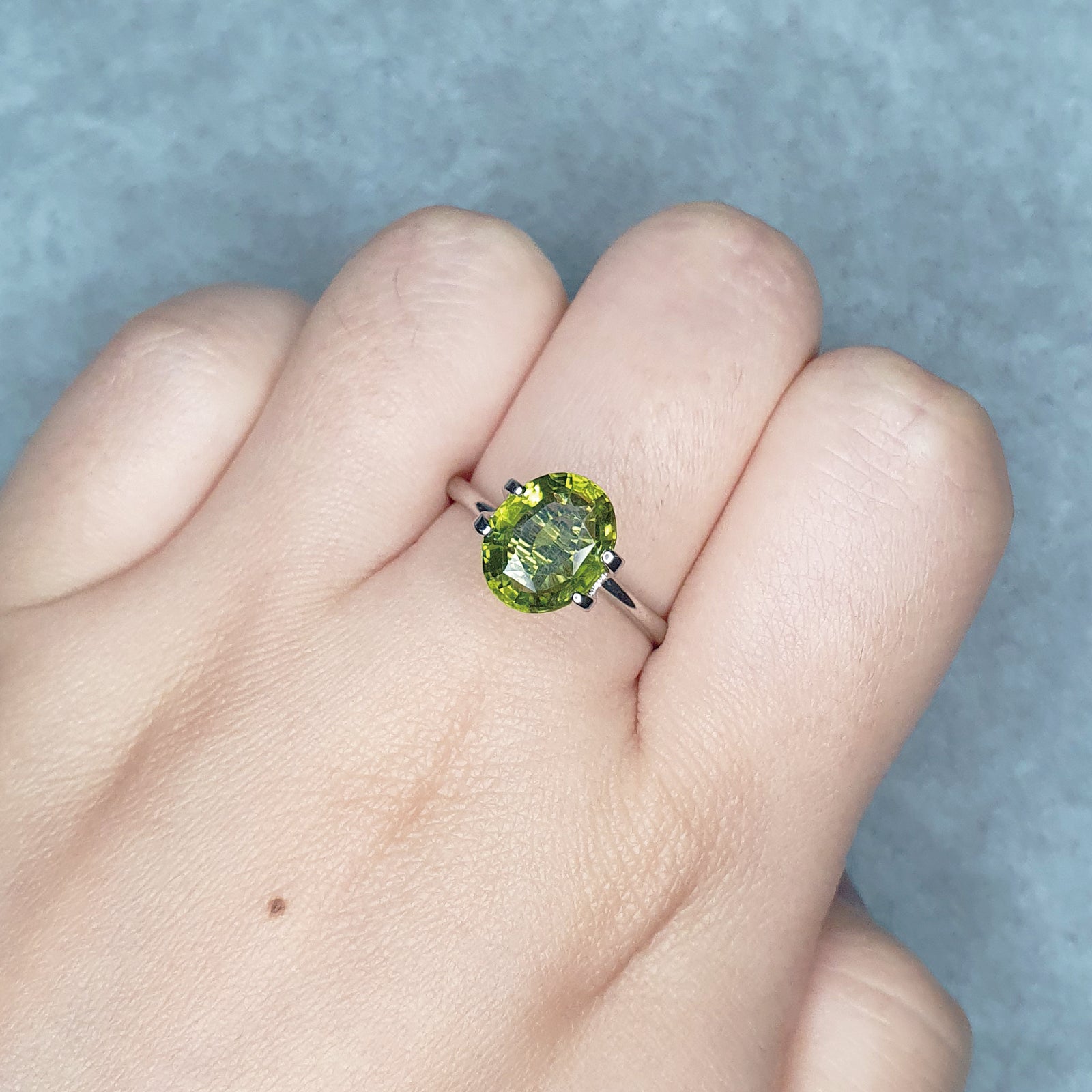 Peridot Oval 2.49CT M680