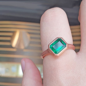 Petero Solitaire Bezel Gemstone Ring - Green Emerald 2021-029