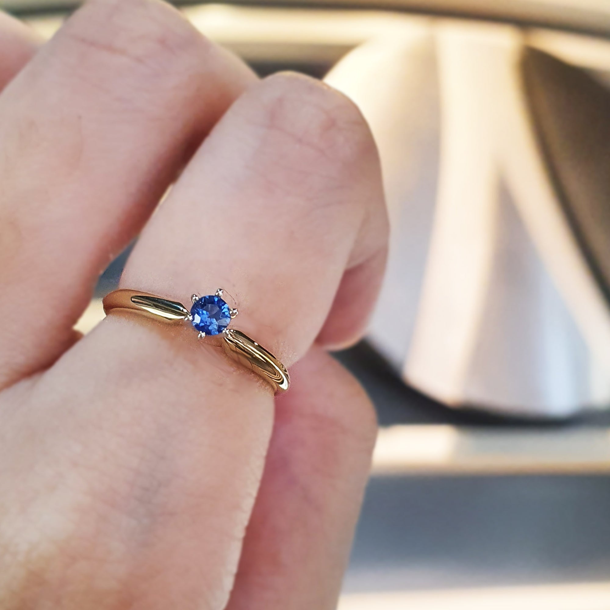 Autium Uno Vinto Solitaire Engagement Ring - Blue Round A006